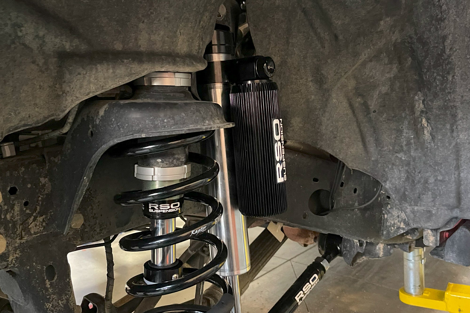 2.5 Reservoir Shocks - Piggyback - Finned - 170118-466700