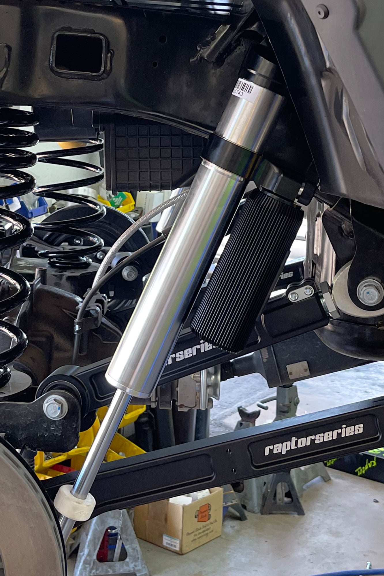 2.5 Reservoir Shocks - Piggyback - Finned - 170118-466701