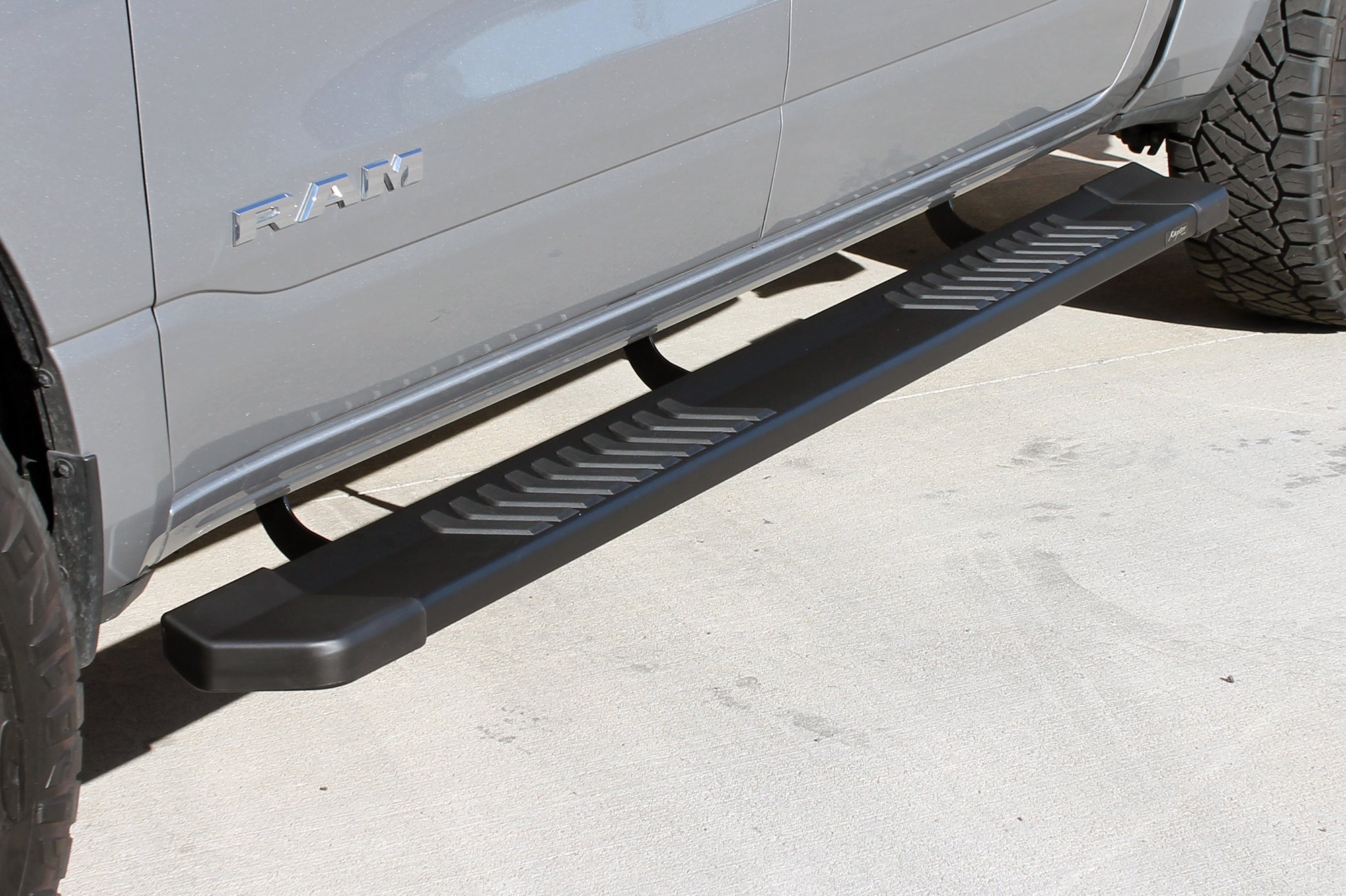 Raptor Series 6" OEM Style Running Boards - Black Textured Aluminum - 19-26 Dodge Ram 1500 New Body Style Crew Cab