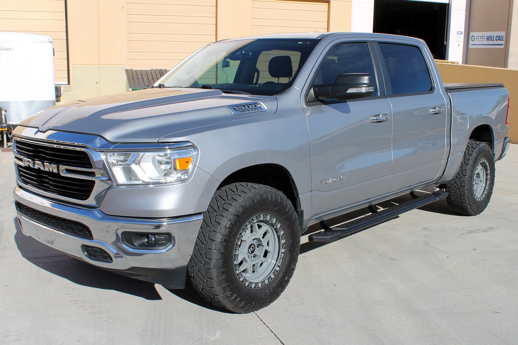 Raptor Series Tread Step Running Boards Black Textured Aluminum - 07-18 Chevy Silverado/GMC Sierra 1500; 19 Silverado/Sierra 1500 LD/Limited; 07-19 Silverado/Sierra 2500/3500 HD Extended/Double Cab