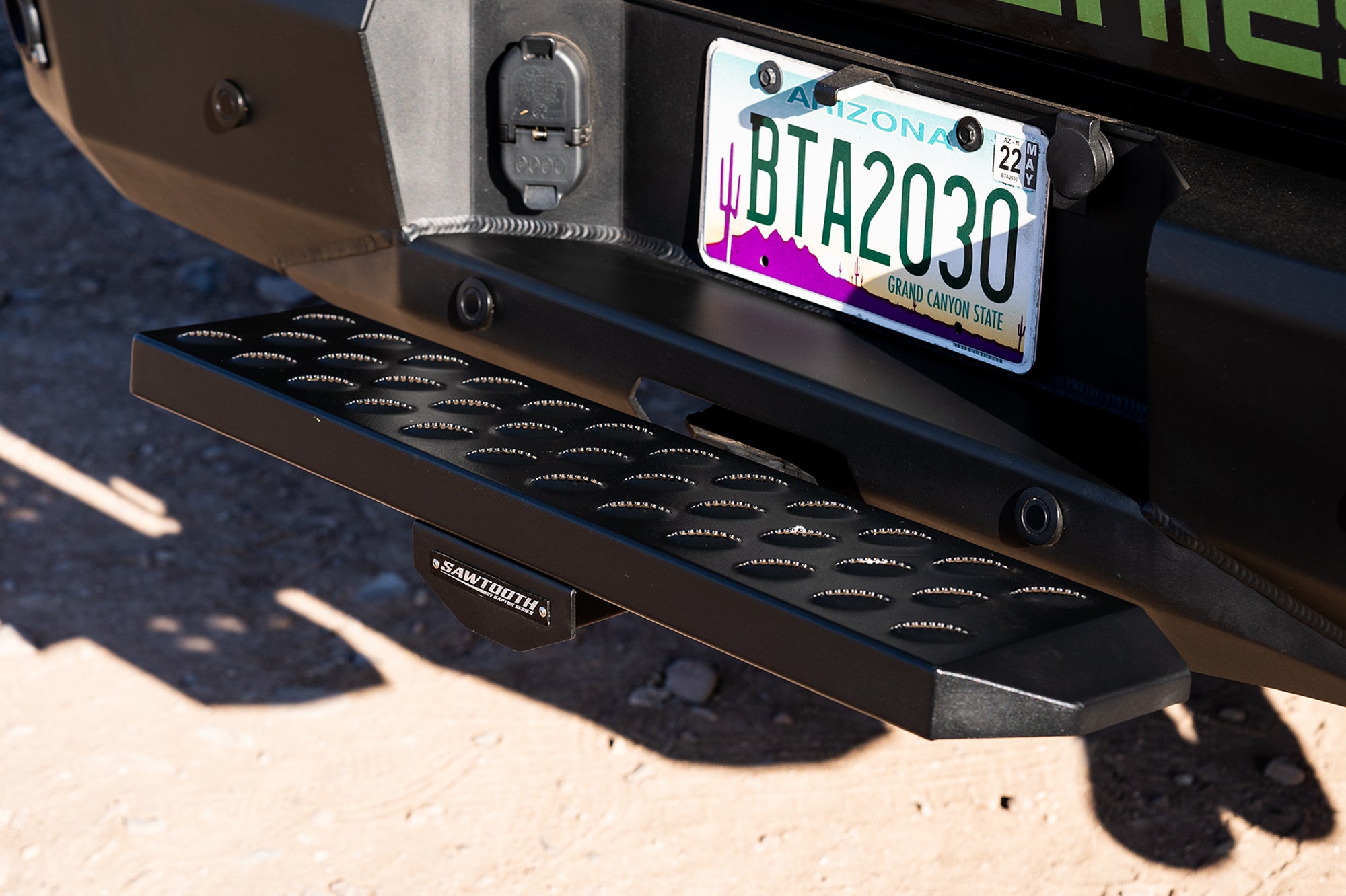 Sawtooth Black Aluminum Hitch Step for 2-inch Receiver Hitches