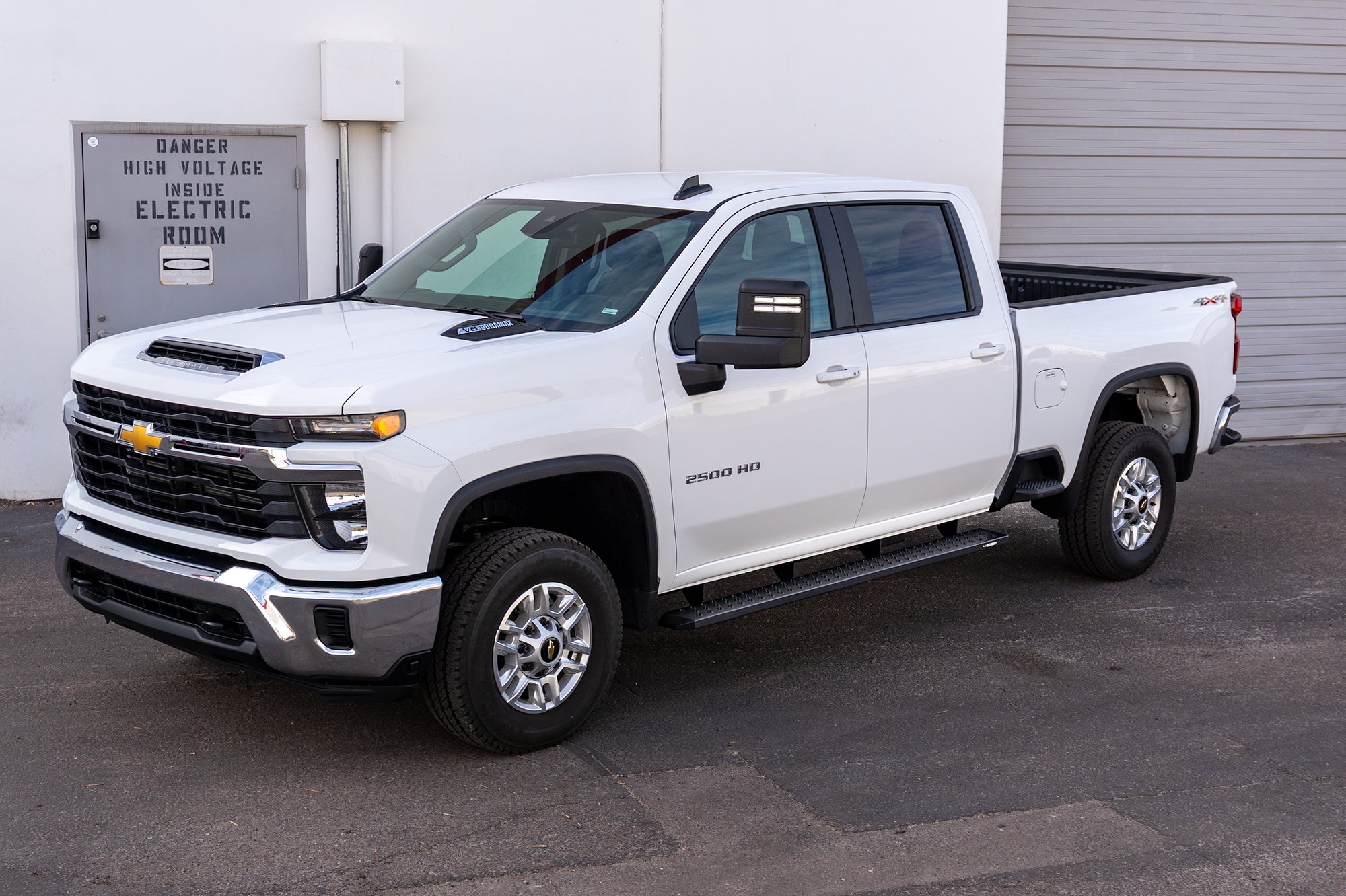 Raptor Series Sawtooth Running Boards Black Textured Aluminum - 19-26 Chevy Silverado/GMC Sierra 1500; 20-26 Silverado/Sierra 2500/3500 HD Crew Cab