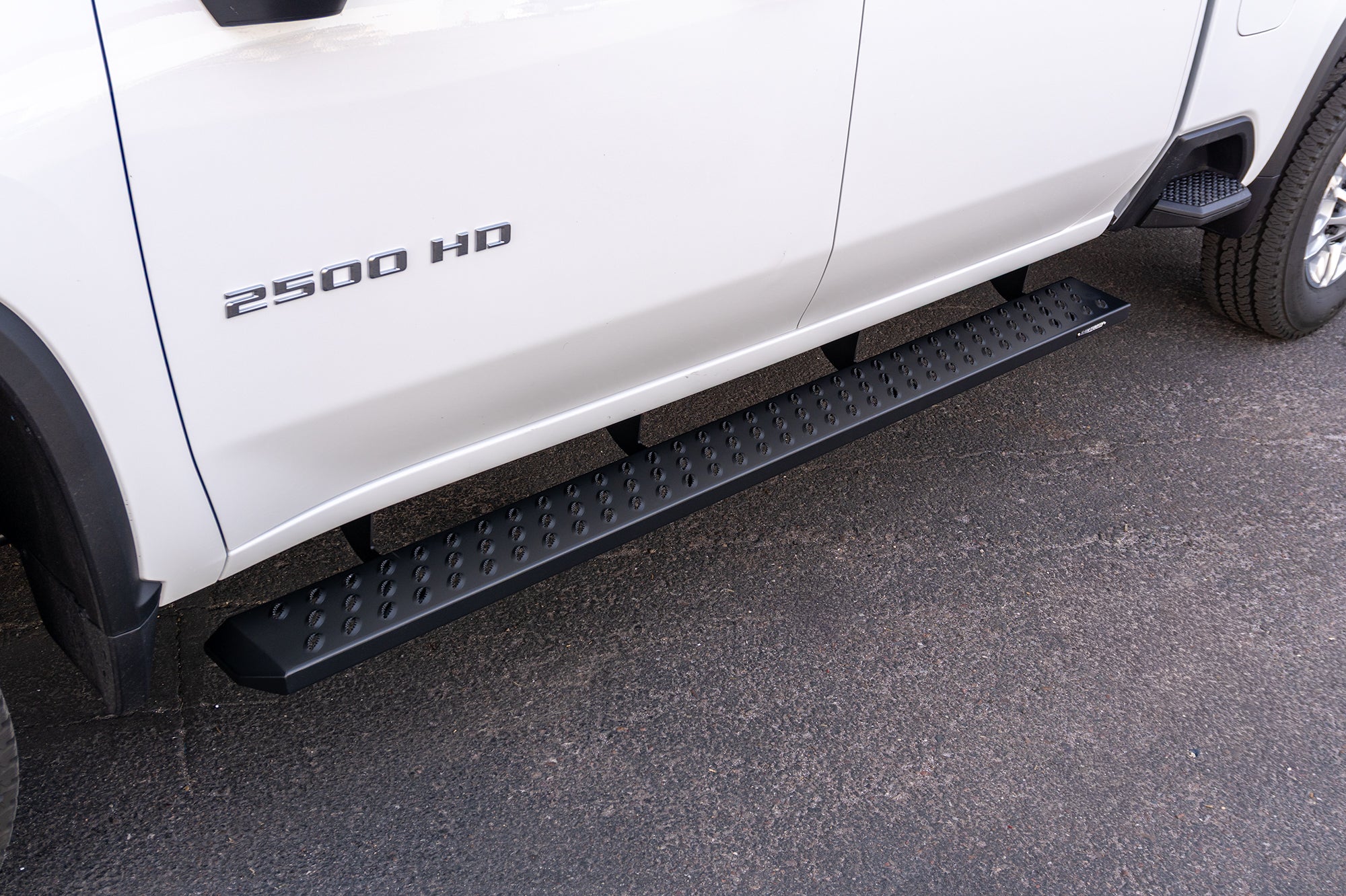 Raptor Series Sawtooth Running Boards Black Textured Aluminum - 19-26 Chevy Silverado/GMC Sierra 1500; 20-26 Silverado/Sierra 2500/3500 HD Crew Cab