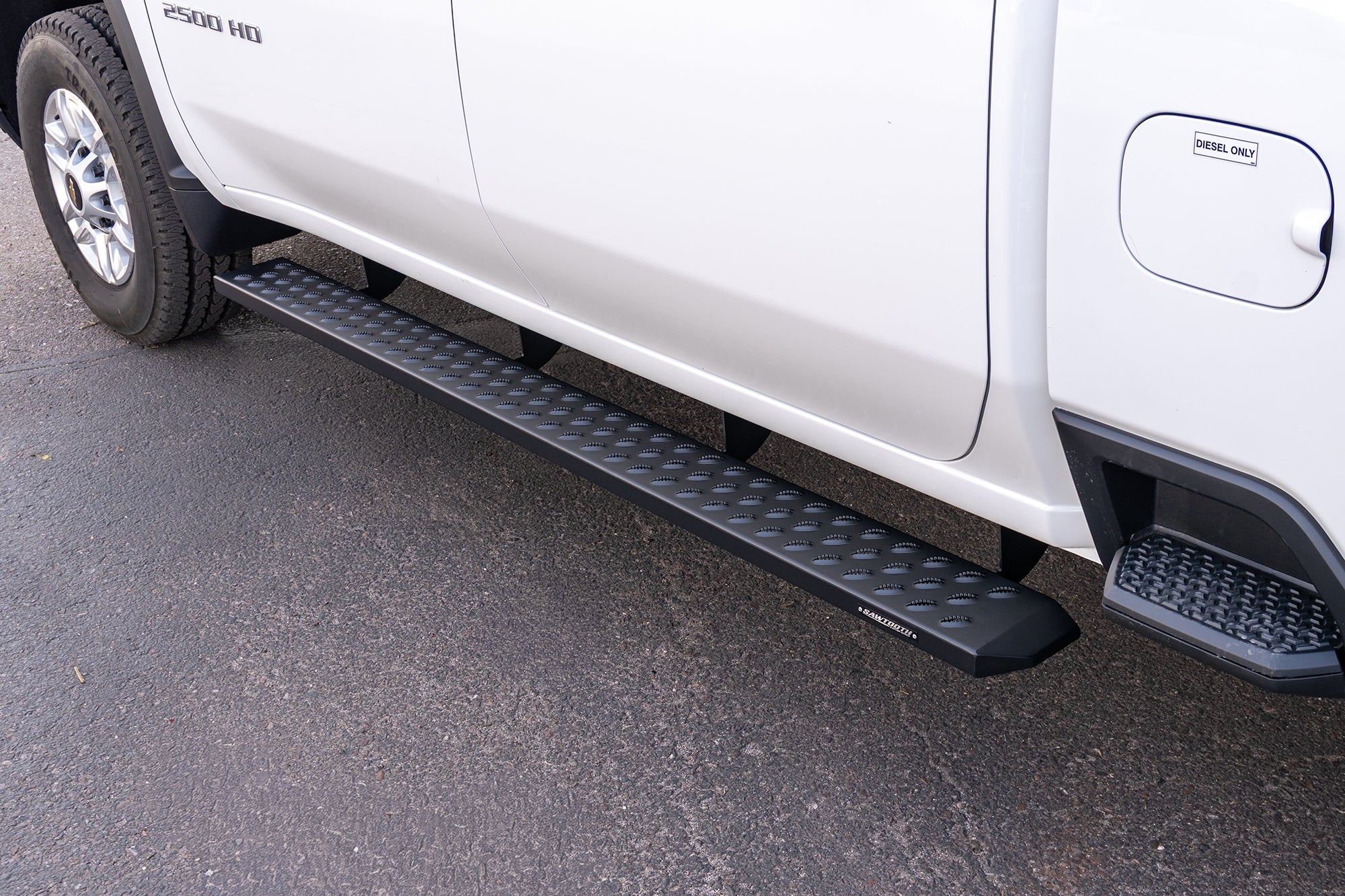 Raptor Series Sawtooth Running Boards Black Textured Aluminum - 19-26 Chevy Silverado/GMC Sierra 1500; 20-26 Silverado/Sierra 2500/3500 HD Crew Cab