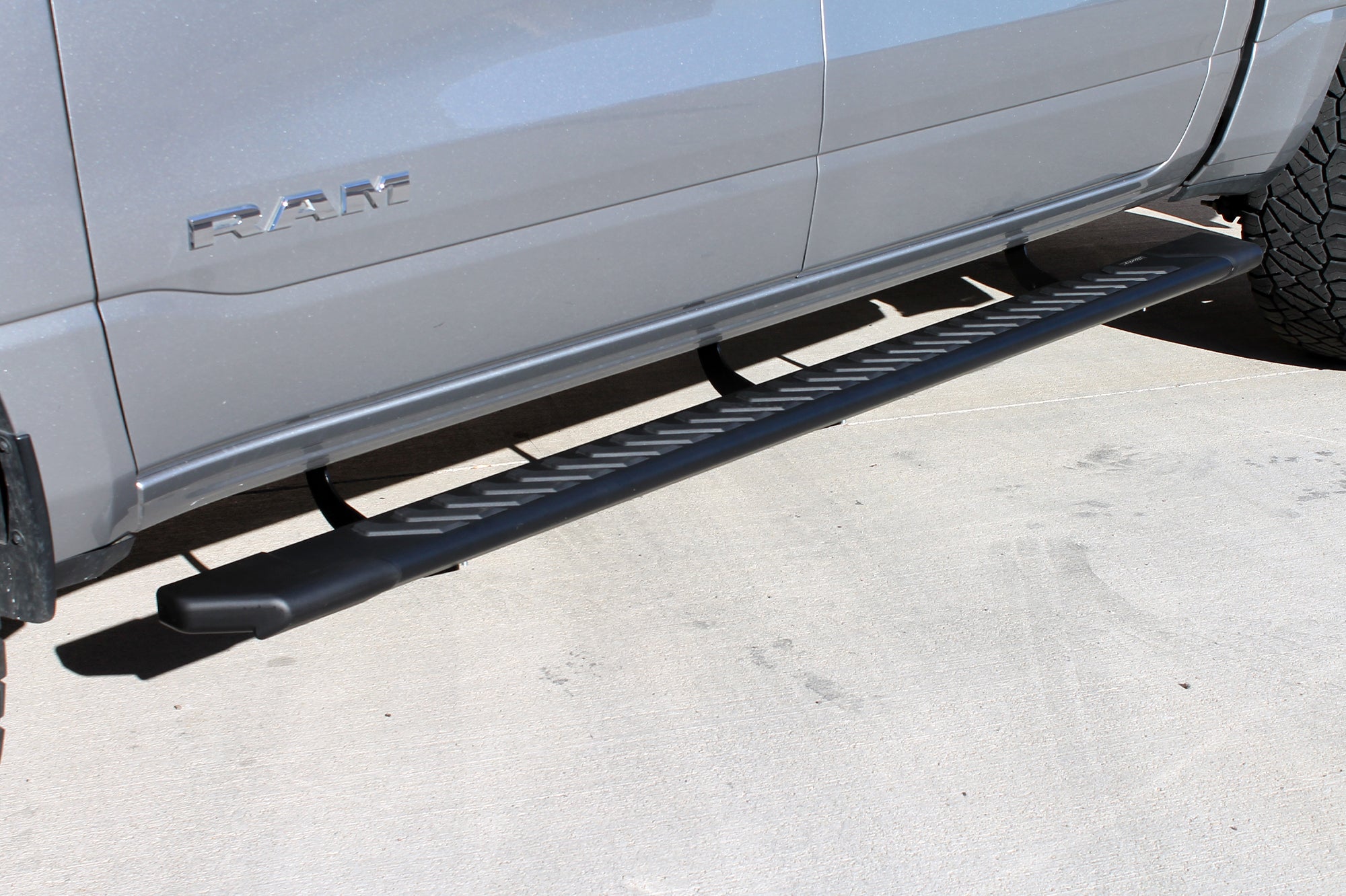 Raptor Series 5" OEM Style Full Tread Running Boards Black Textured Aluminum - 19-26 Dodge Ram 1500 New Body Style Crew Cab