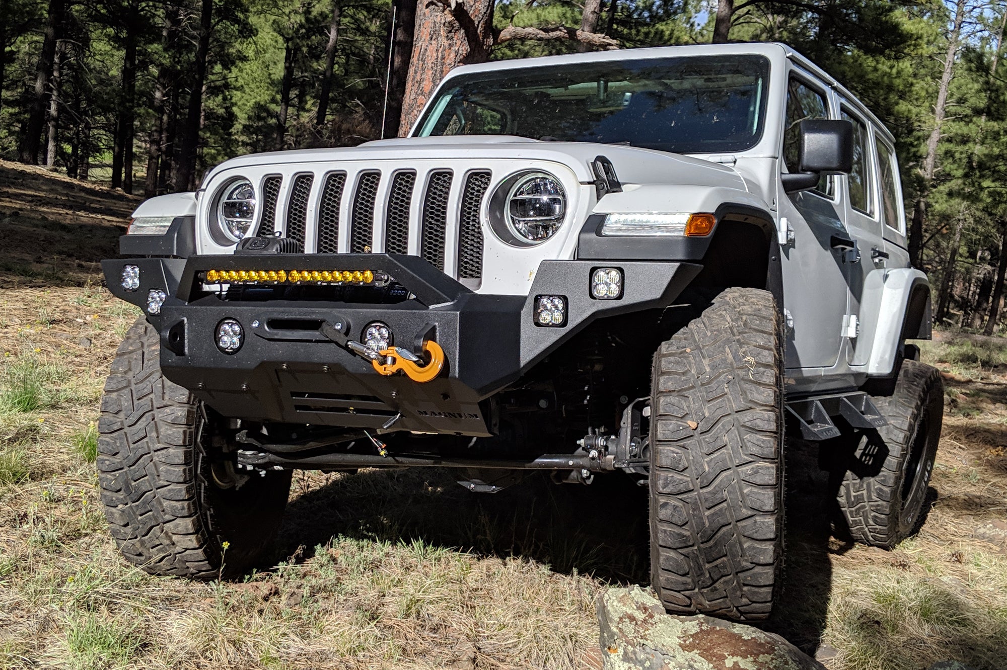 Wrangler126mjサイズＬ Magnum RT Bumper for 2018-2024 Wrangler JL/Gladiator - Heavy
