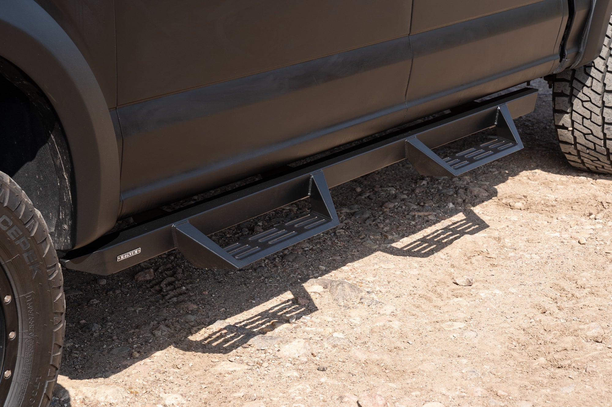 Magnum RT Gen 2 Drop Steps Black Textured Alloy Steel - 15-26 Ford F-150; 22-25 F-150 Lightning; 17-26 F-250/F-350 Super Duty Crew Cab