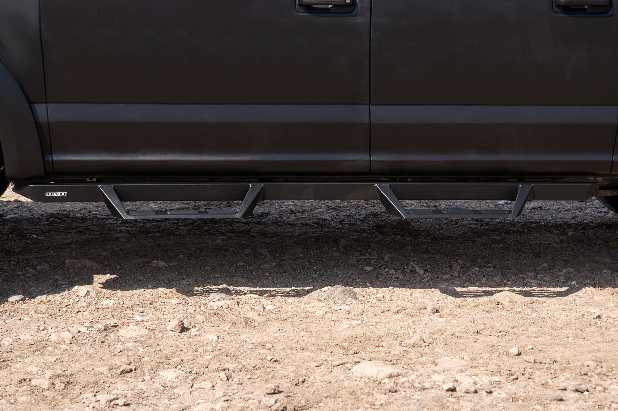 Magnum RT Gen 2 Drop Steps Black Textured Alloy Steel - 15-26 Ford F-150; 22-25 F-150 Lightning; 17-26 F-250/F-350 Super Duty Crew Cab