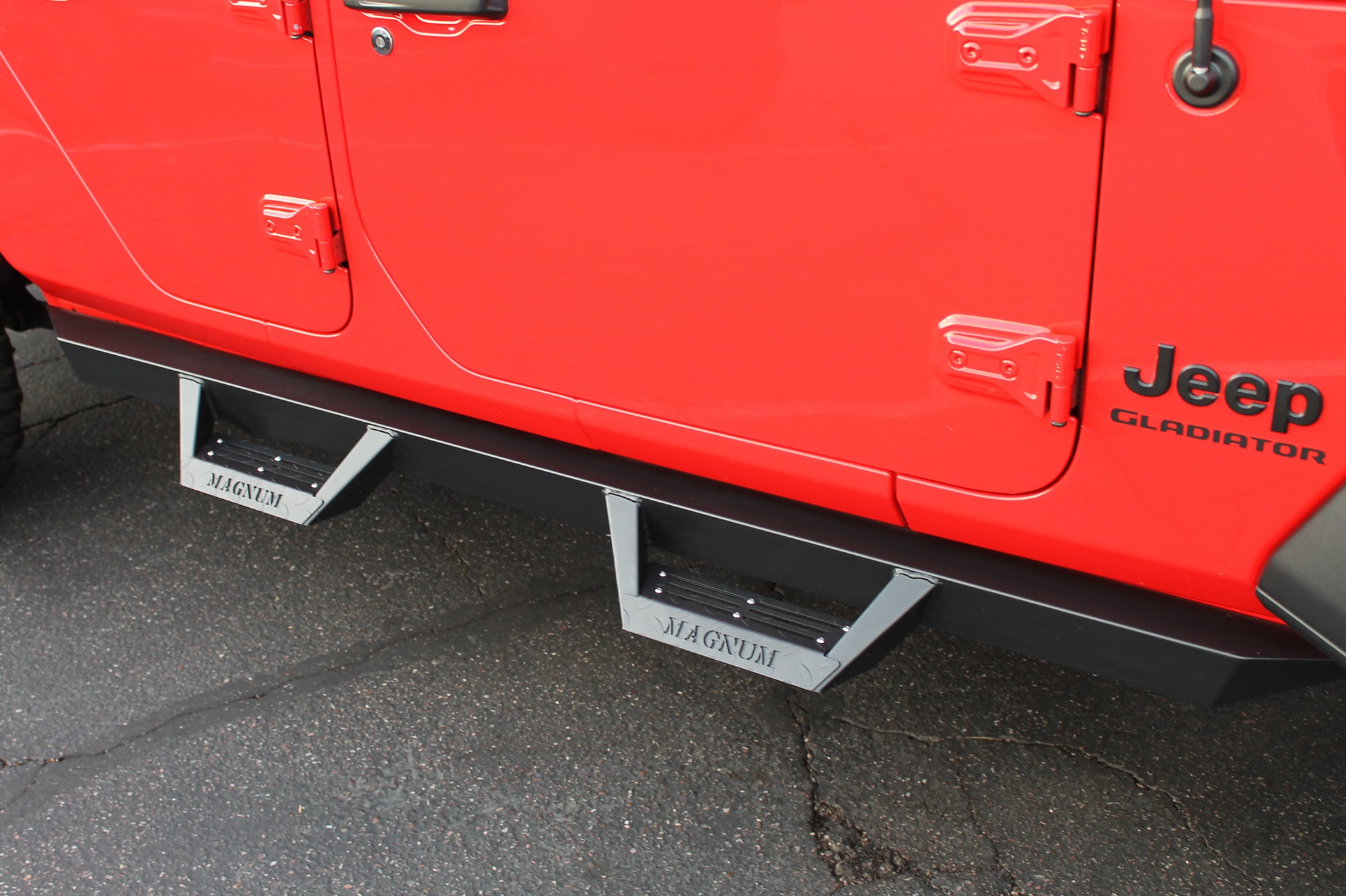 Magnum RT Drop Steps Black Textured Alloy Steel - 20-26 Jeep Gladiator