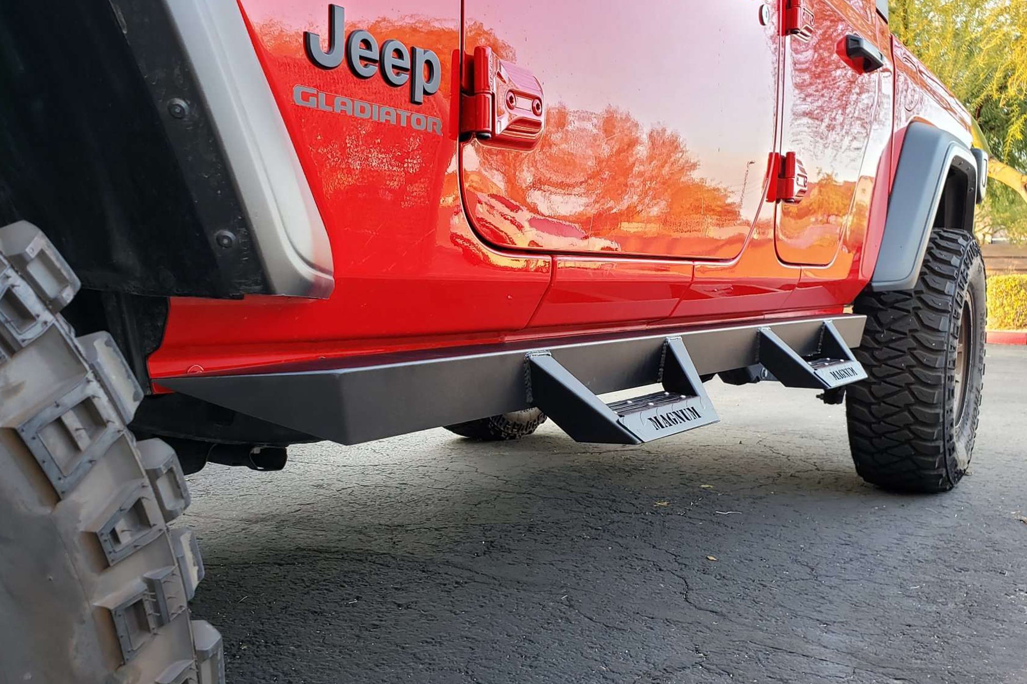 Magnum RT Drop Steps Black Textured Alloy Steel - 20-26 Jeep Gladiator