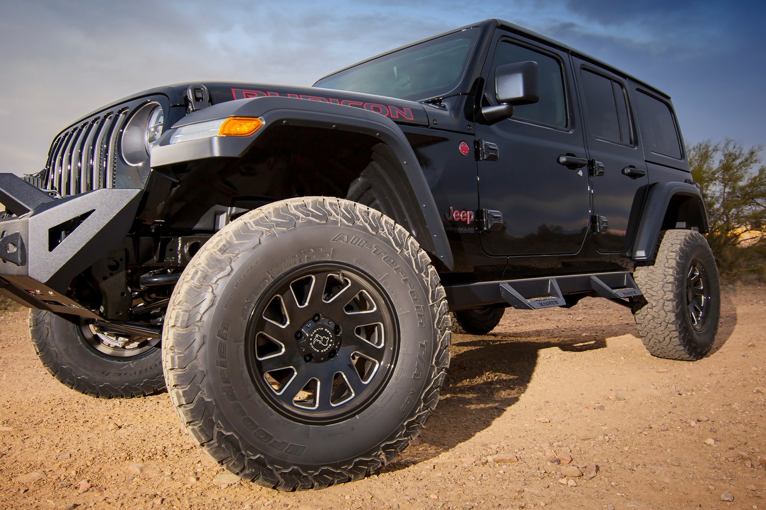 Magnum RT Drop Steps Black Textured Alloy Steel - 18-26 Jeep