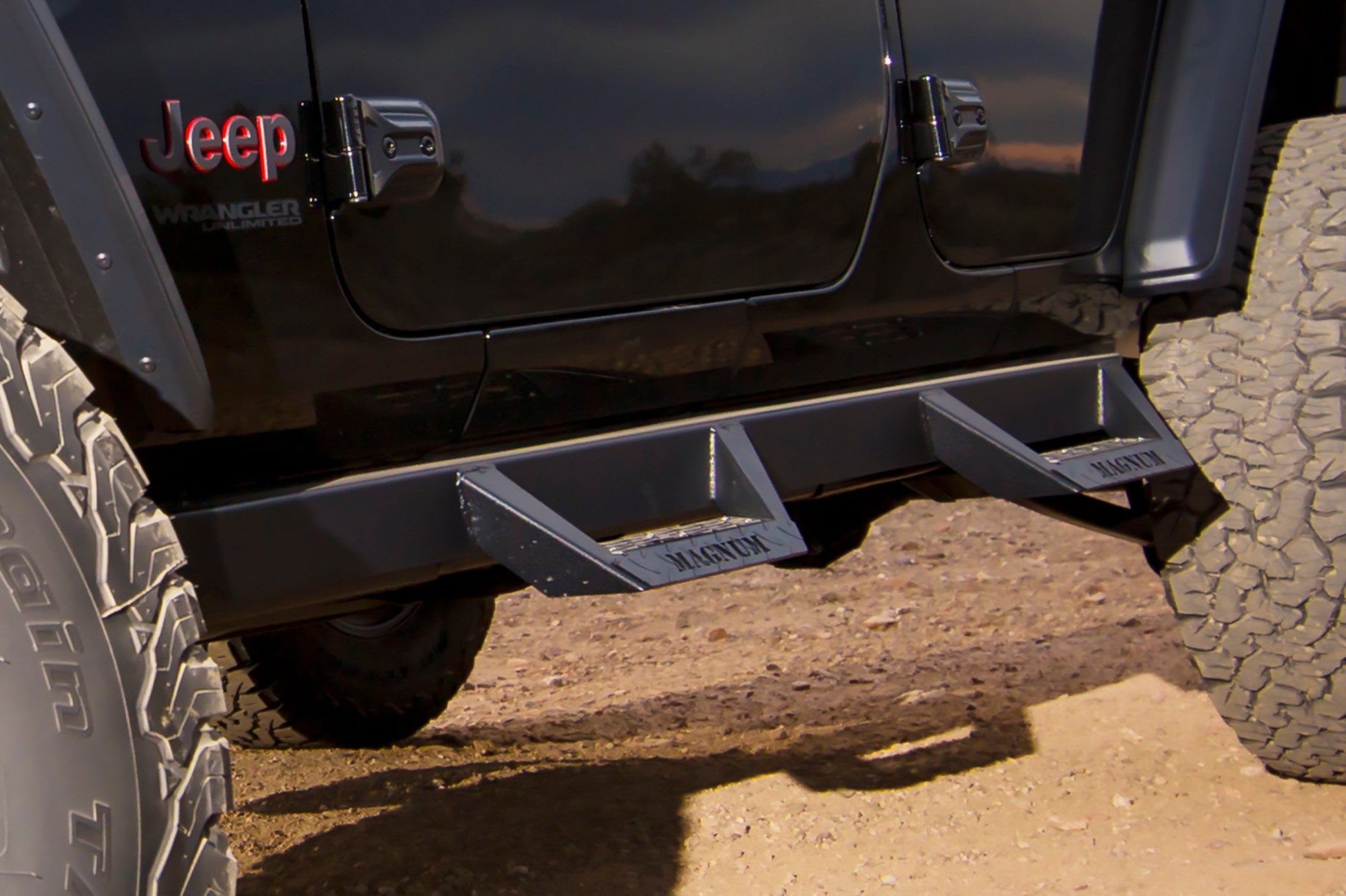 Magnum RT Drop Steps Black Textured Alloy Steel - 18-26 Jeep